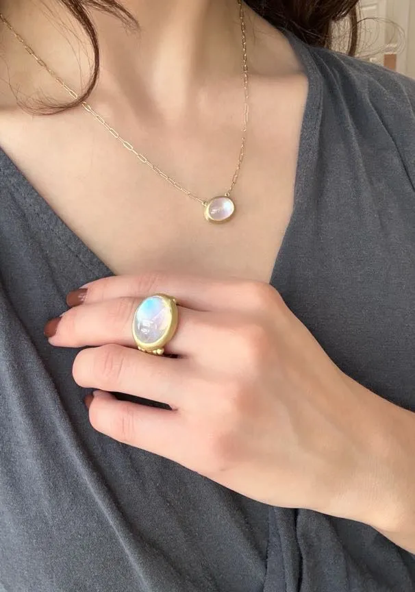 18 Karat Gold Oval Ceylon Moonstone Necklace