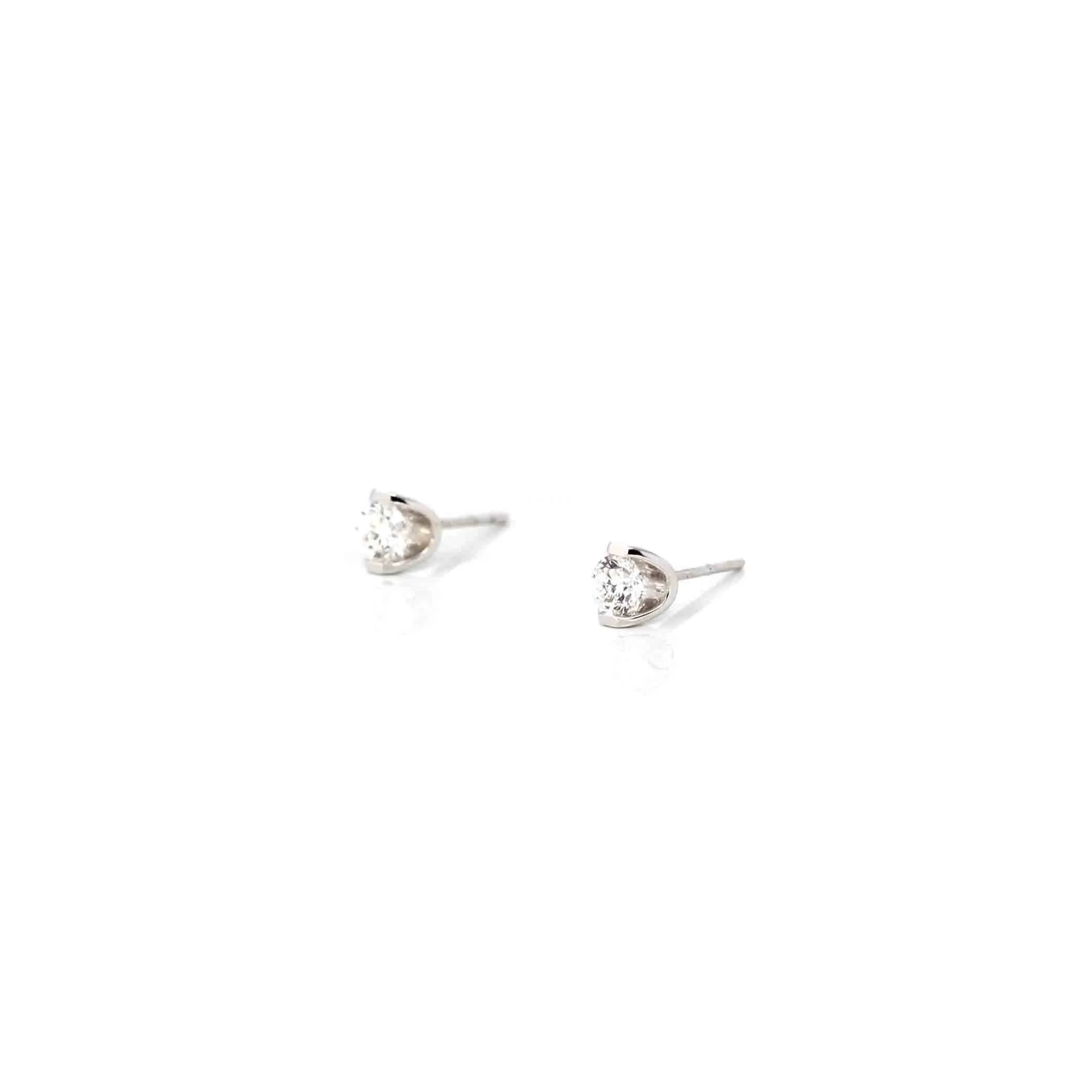 18k Classic White Gold Natural Diamond Earrings