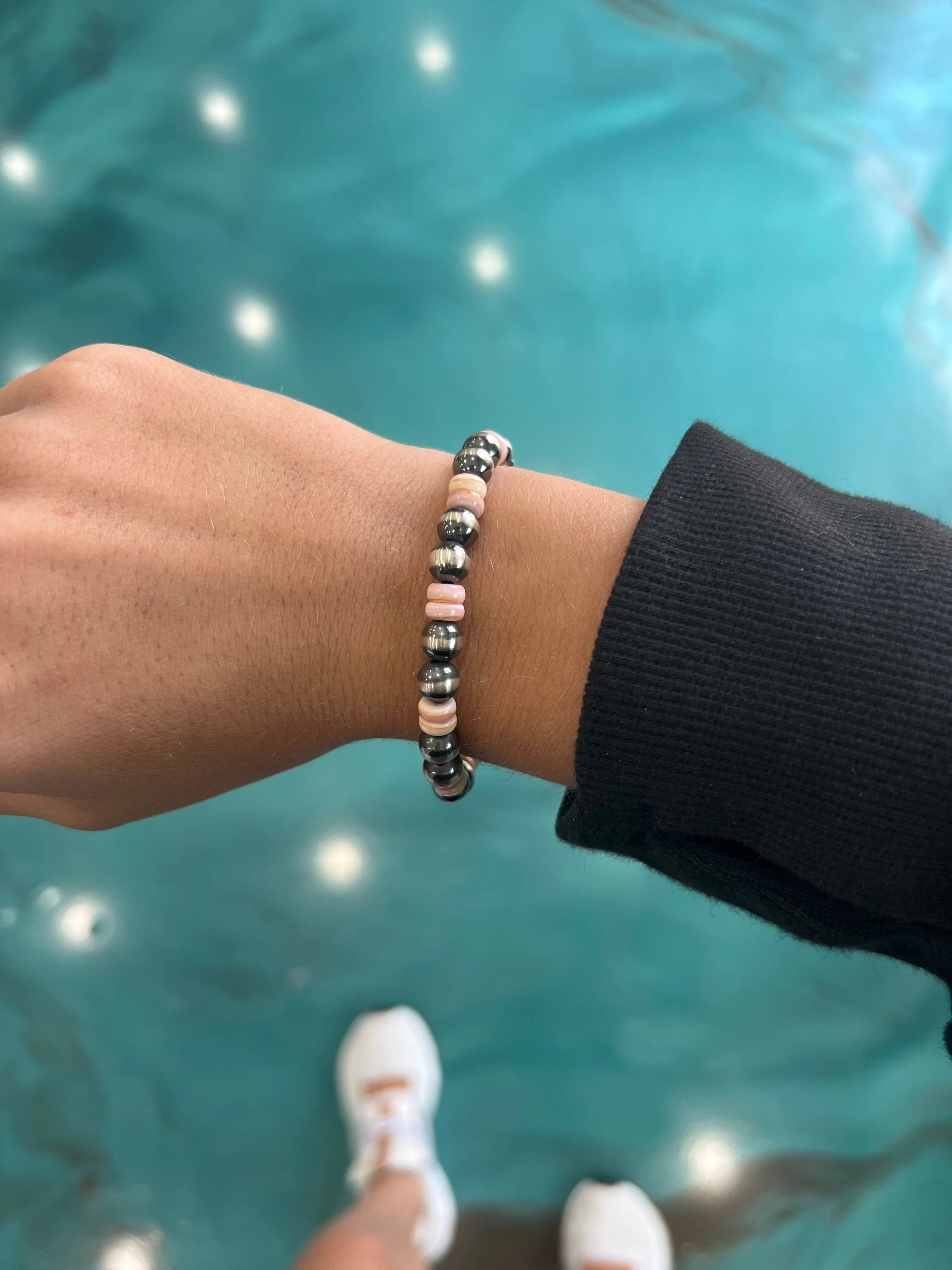 7mm Navajo Pearl Stretch Bracelet - Pink Conch