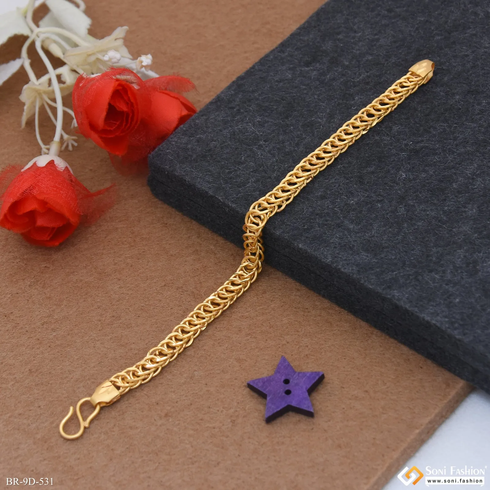 Antique Design Gold Plated Linked Bracelet for Men - Style D531