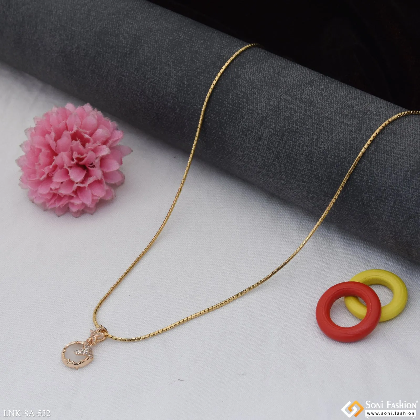Beautiful Design Gold Plated Chain Pendant for Ladies - Style A532