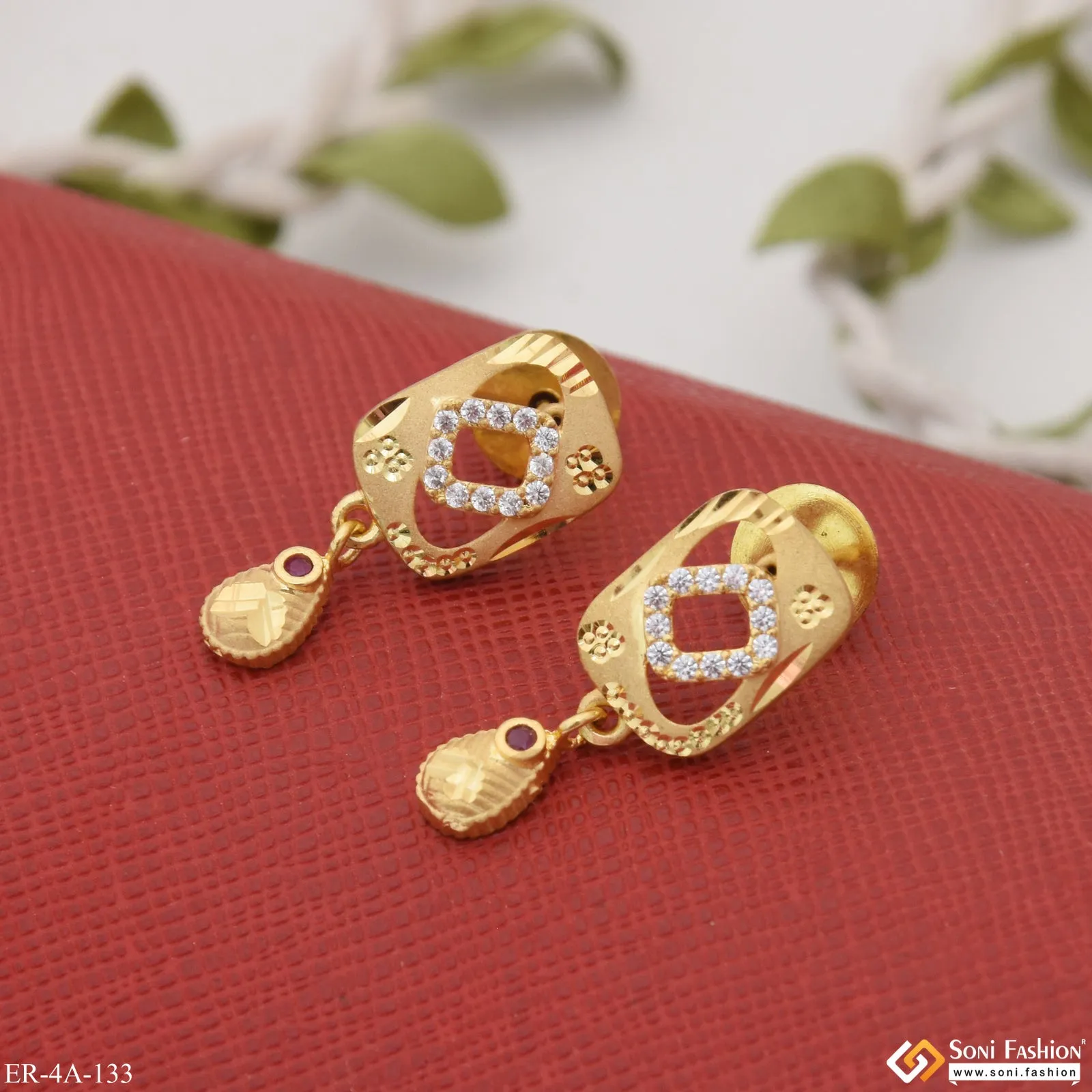 Brilliant Design Sparkling Design Gold Plated Earrings for Ladies - Style A133