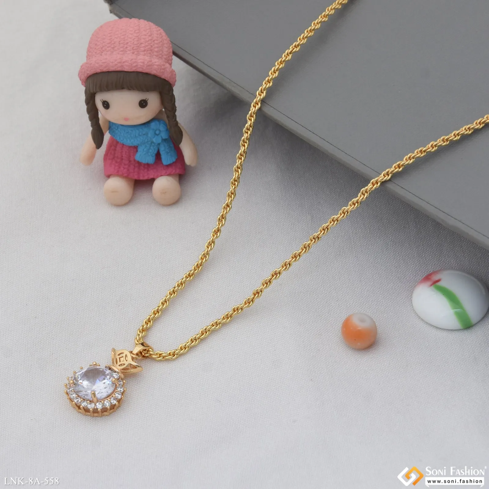 Eye-Catching Design Gold Plated Chain Pendant for Ladies - Style A558