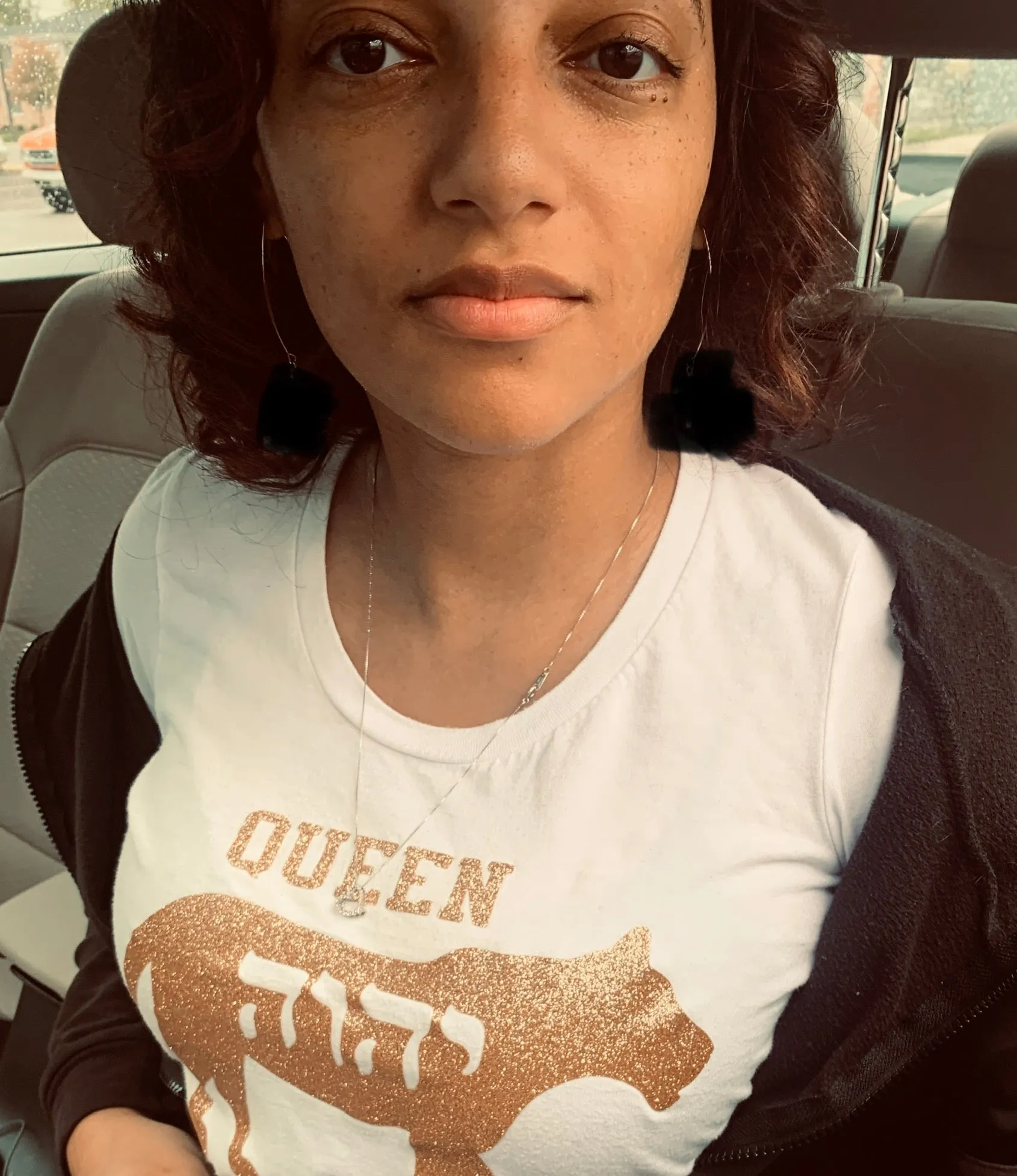 SHINING GOLD QUEEN LION-Shirt