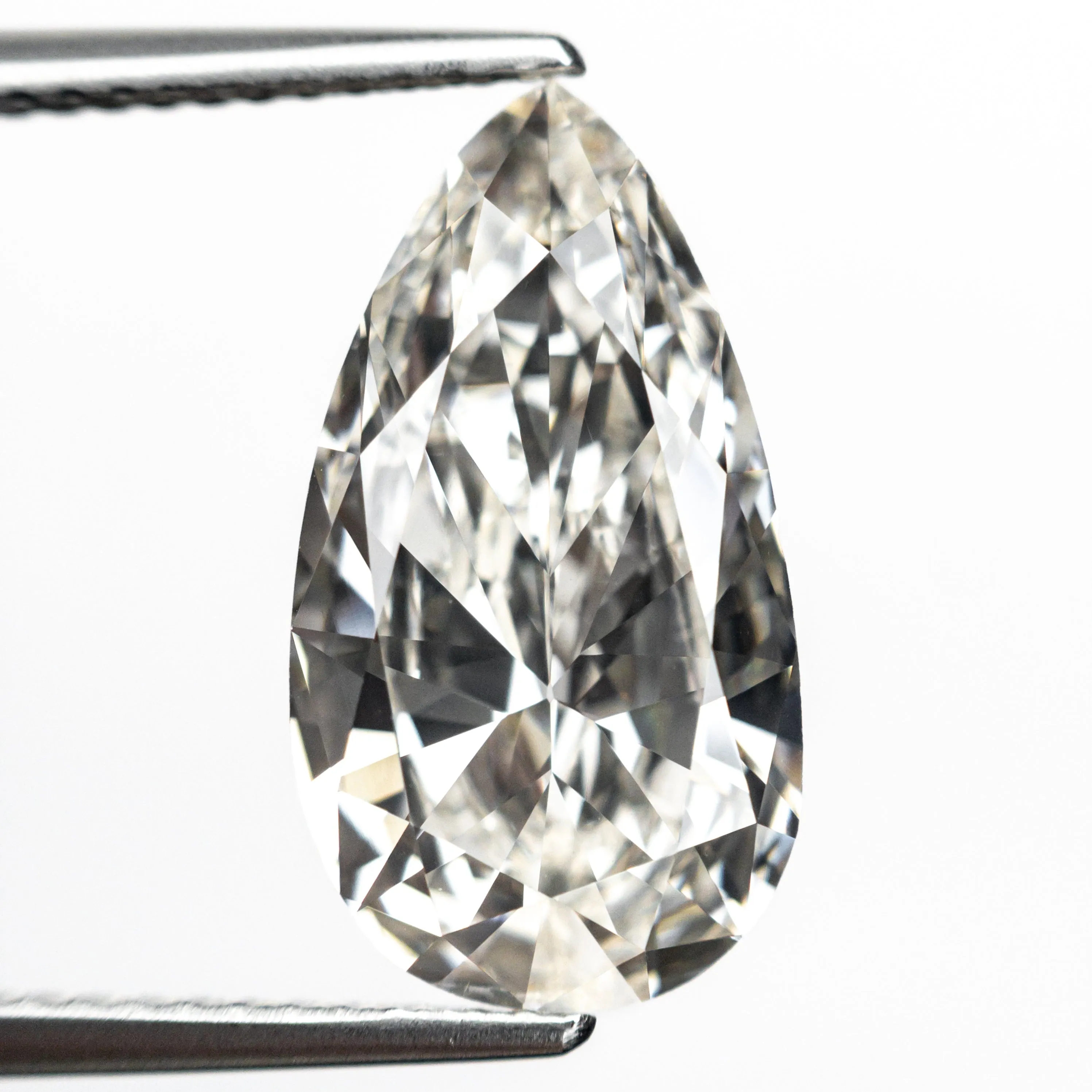 Vintage White Brilliant Diamond - 3.99ct Pear